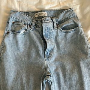 Abercrombie & fitch “the ‘90s relaxed Jean high rise”